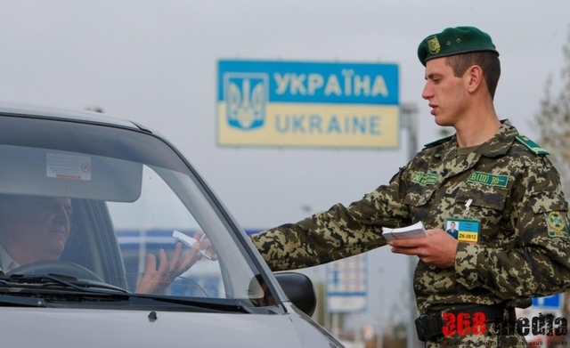 ДОНЕЦКИЙ ПОГРАНИЧНИК ХРАНИЛ ВЗЯТКИ В ПЛАСТИКОВЫХ БУТЫЛКАХ