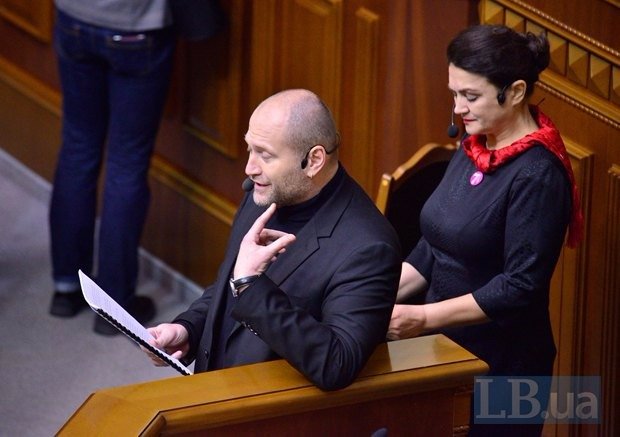 Спектакль посреди заседания в Раде: Луценко превратилась в россиянку, Береза - в гватемалку, а Найем - в нигерийку