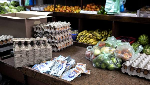 Что происходт в Венесуэле: «Самая крупная купюра — 100 боливаров. На нее можно купить одно яйцо»