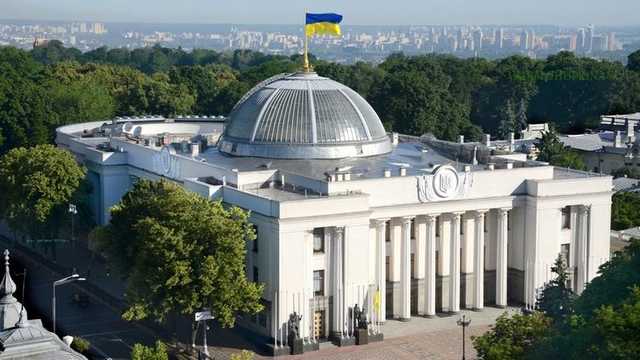 Помощники нардепов в декабре получили до 117 тысяч гривен зарплаты. Документ