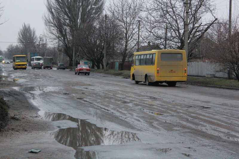 Из-за наличия ям на дорогах в Ростове-на-Дону водители автобусов массово принимают решение об увольнении