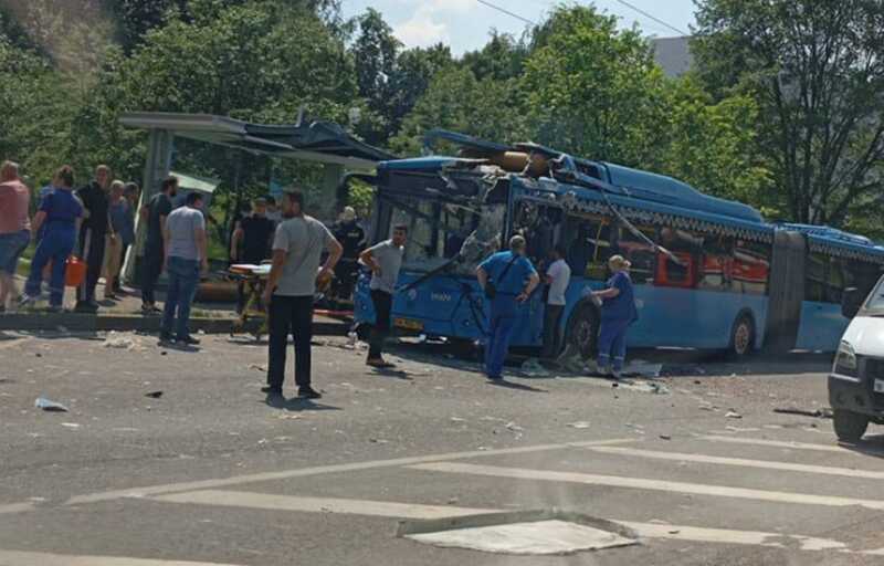 В Москве перекрыли движение по Ижорскому проезду из-за взрыва автобуса