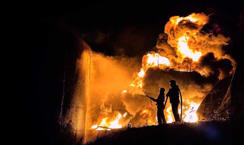 Пожар в депо Крюково может перекинуться на ангары с поездами «Иволга»