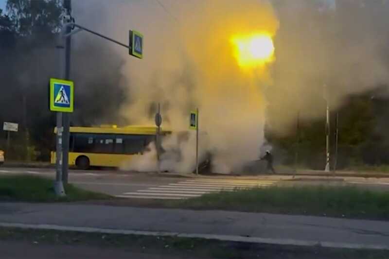 Под Санкт-Петербургом автобус с пассажирами загорелся на ходу