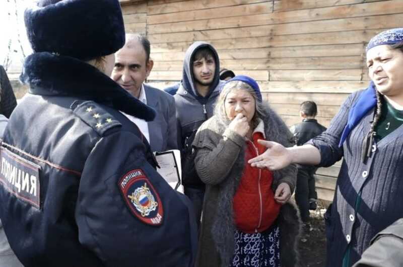 В Туле толпа пьяных цыган набросилась на полицейского