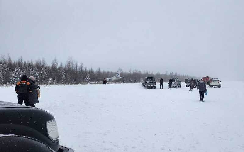 Самолет, выкатившийся за пределы полосы в Нелькане, не пострадал