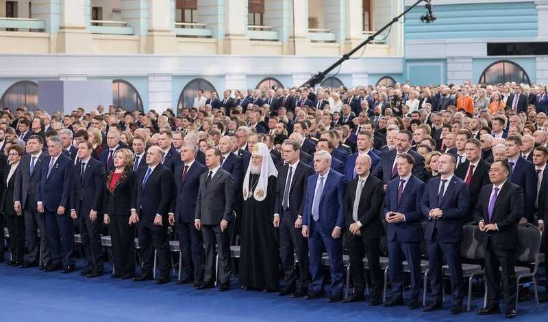 Почему миллиардеры, связанные с Путиным, начали уезжать из России в день начала войны