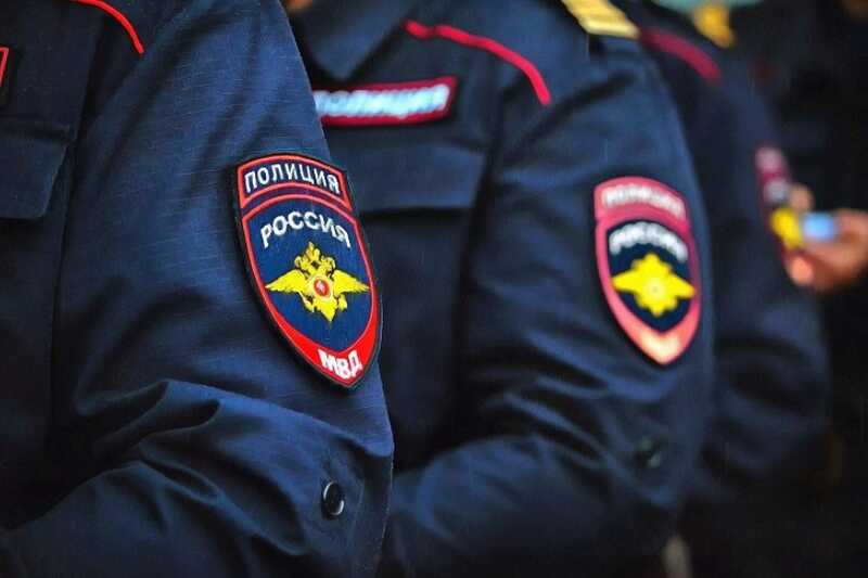 В клубе Санкт-Петербурга задержали блогера и его подругу во время рейда