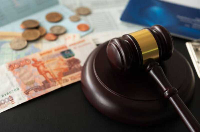Суд арестовал двух приставов в Новосибирске за взятки и злоупотребление полномочиями