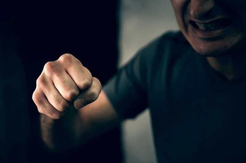 В Троицке мигранты на глазах у детей избили подростка из-за его длинных волос