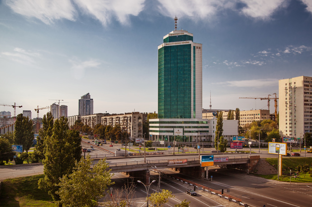 В Киеве “потерялись” купленные на бюджетные деньги въездные знаки и гранитные таблички