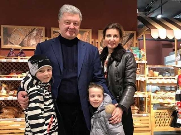 Порошенко снялся в супермаркете с внуками нардепа от Народного фронта Еленского