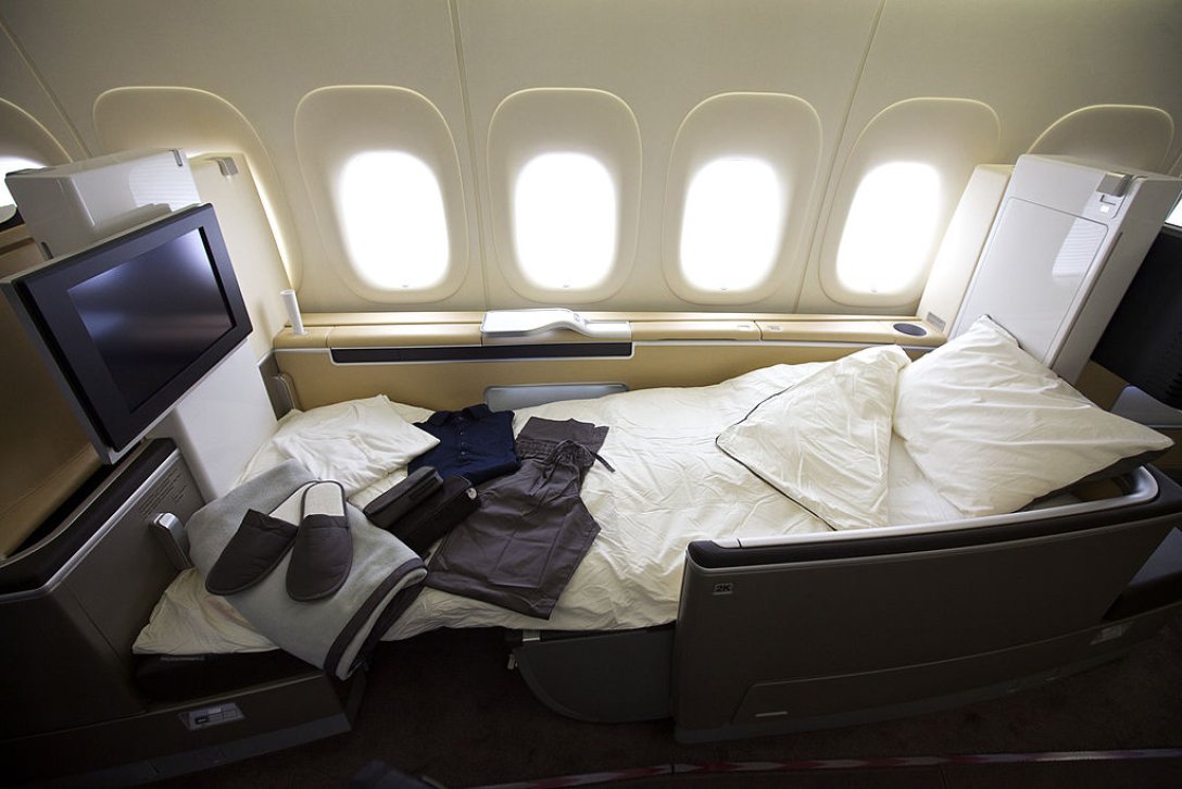 Самолет Boeing 747-8 внутри qruidhiqeuideukmp