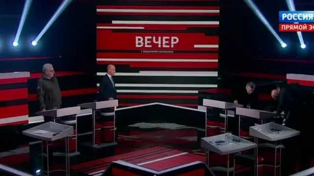 Один из экспертов рухнул в обморок в прямом эфире программы «Вечер с Владимиром Соловьевым»